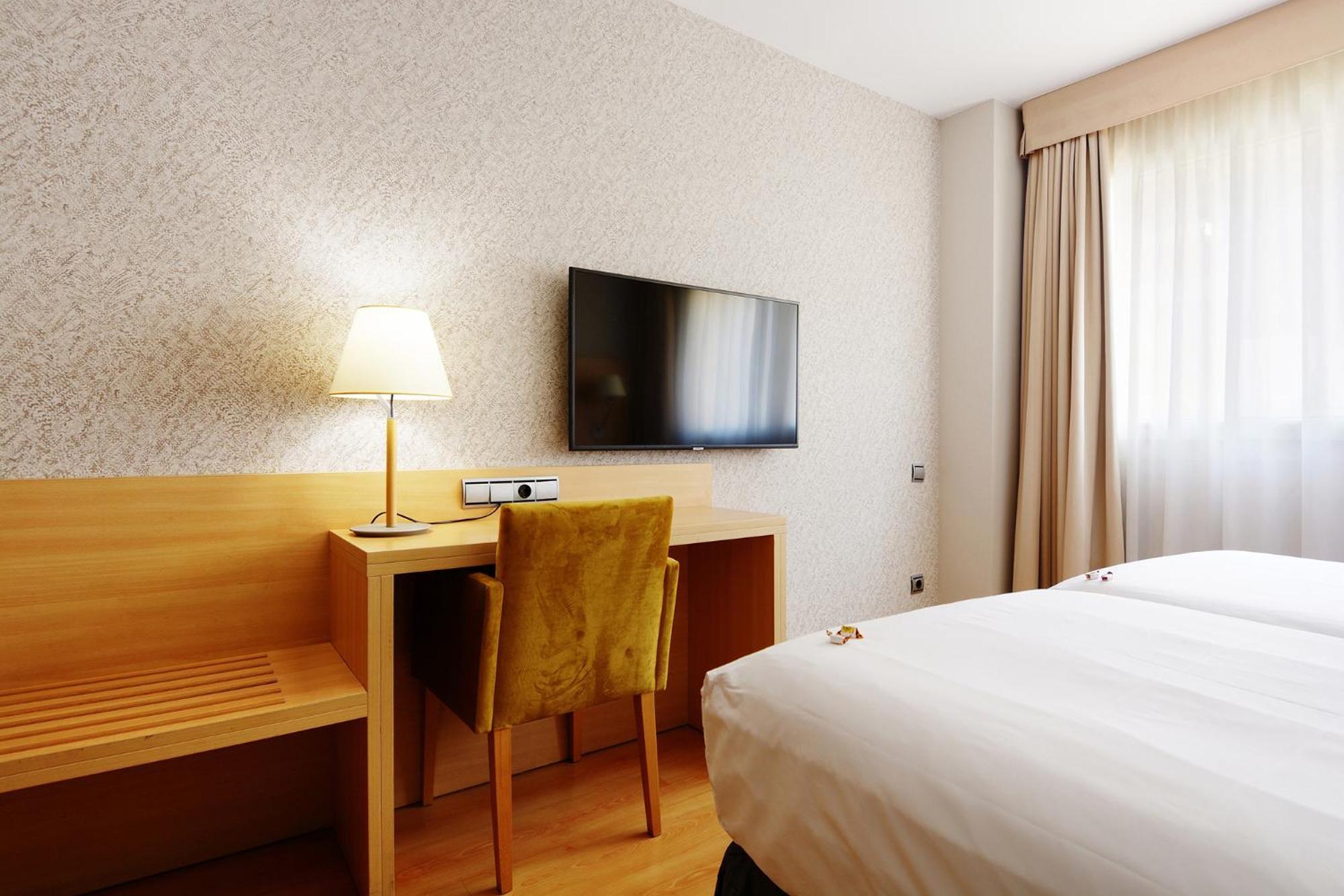 Twin Room,1272890656:JPEG